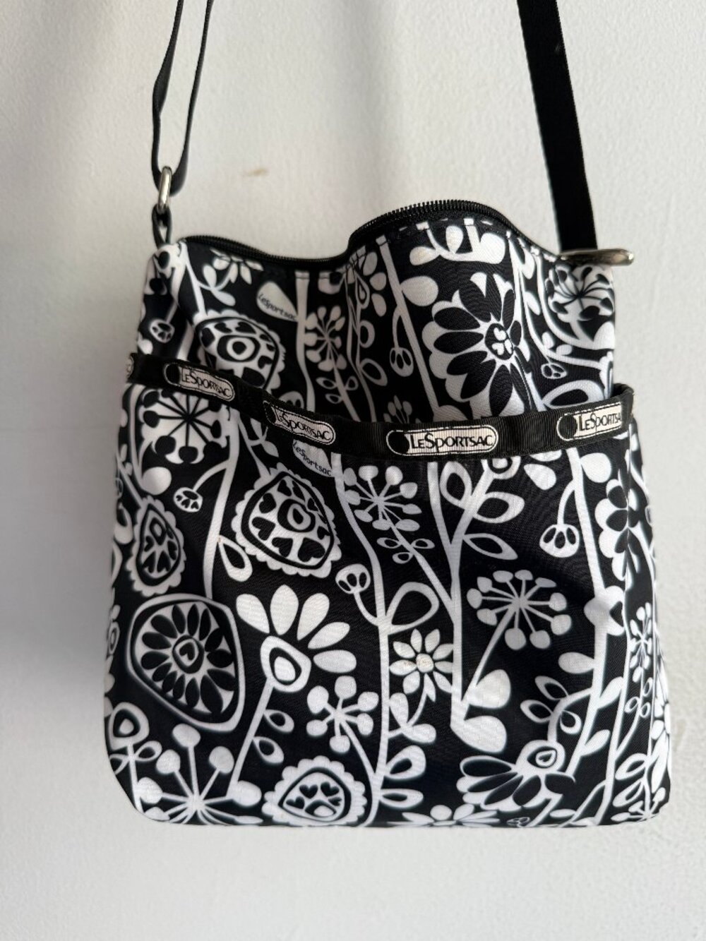 Vintage 2007 LeSportsac Small Cleo Crossbody - Monochrome Floral Garden Print